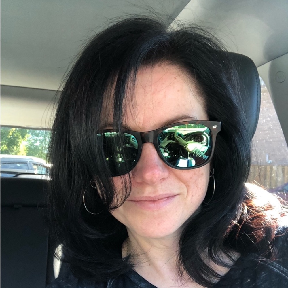 Meet your Posher, Angela
